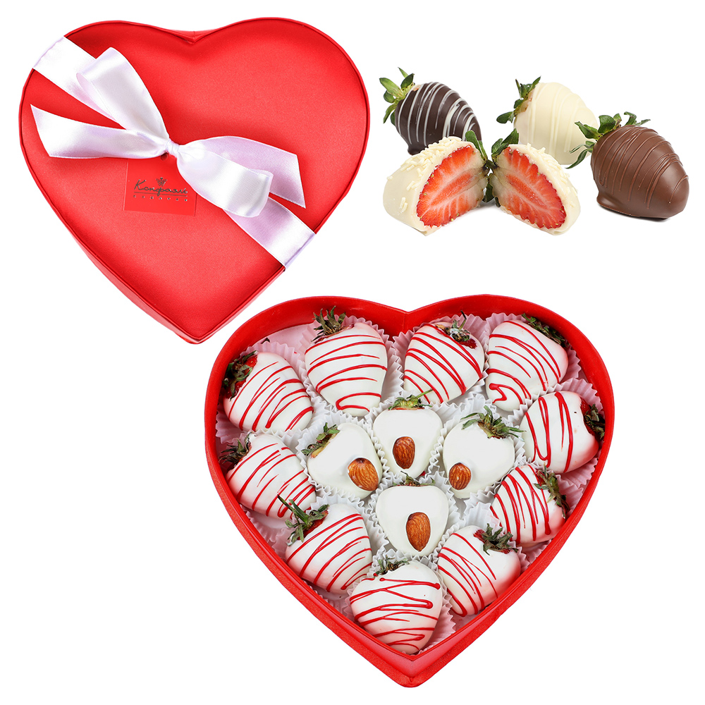 Набор Сердце из свежей клубники в шоколаде с декором 