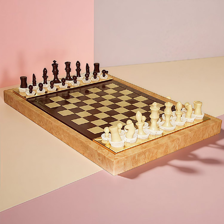 Шахматы настольная игра из молочного и белого шоколада