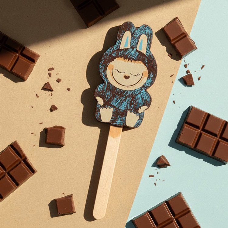 Лабубушка шоколад молочный на палочке (голубой декор)19г