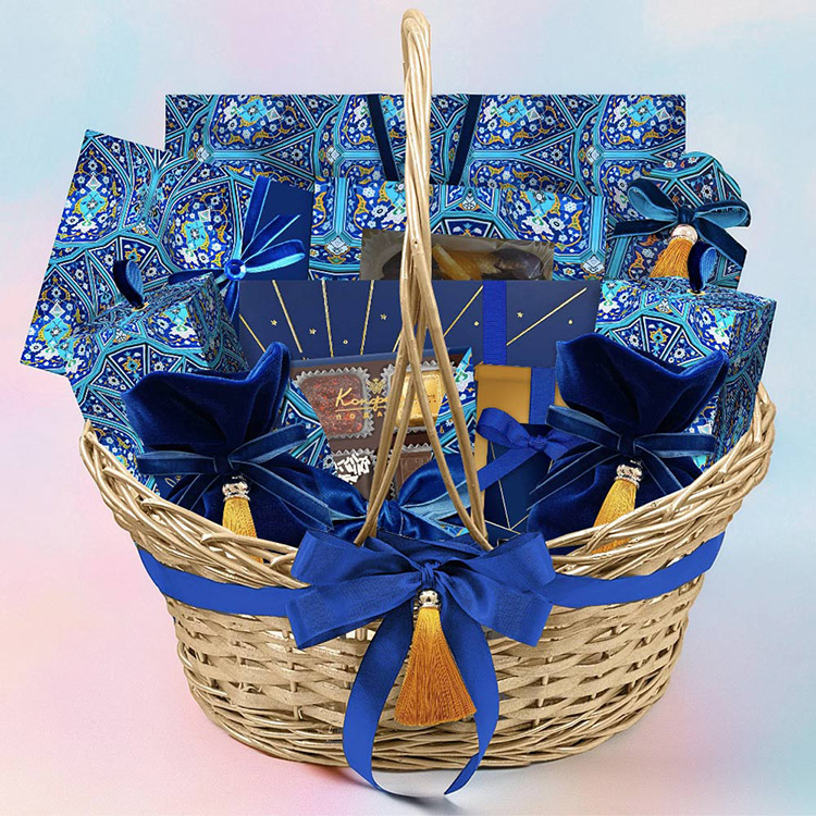 С праздником Ураза-Байрам корзина подарочная: шоколада, драже, конфет ручной работы, кофе (синяя)