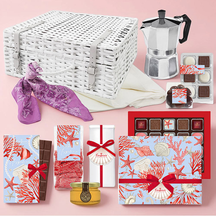 Подарочный чемодан: шоколад, драже, мармелад, мед, кофе, шоколадные конфеты ассорти Подарочный чемодан: шоколад, драже, мармелад, мед, кофе, шоколадные конфеты ассорти