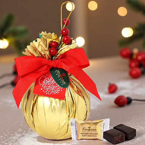 Ёлочный шар с конфетами мягкий грильяж золотой 110г