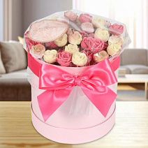 Розы из белого шоколада в коробке 635г