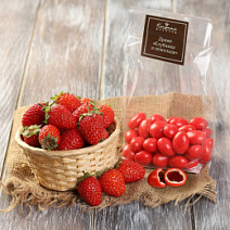 Клубника в белом шоколаде драже