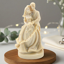"Жених и невеста" скульптура белый шоколад