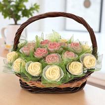 Розы из белого шоколада корзинка 270г