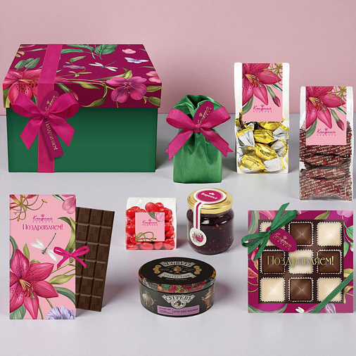 Подарочный набор: шоколад, драже, конфеты ассорти, варенье, чай (цветочная коллекция)