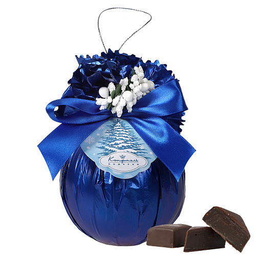 Елочный шар синий с конфетами мягкий грильяж 135г