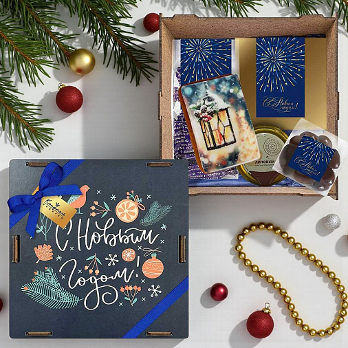 Новогодний набор: сухофрукты, двуслойные  конфеты мармелад + суфле, драже, мед 500г