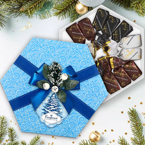 Новогодний набор конфет "Суфле" (ванильное, шоколадное, кофейное) в шоколаде 105г (голубой)