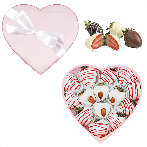 Сердце со свежей клубникой в шоколаде с миндалем розовое 560г