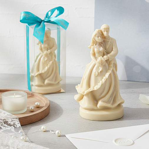 "Жених и невеста" скульптура белый шоколад