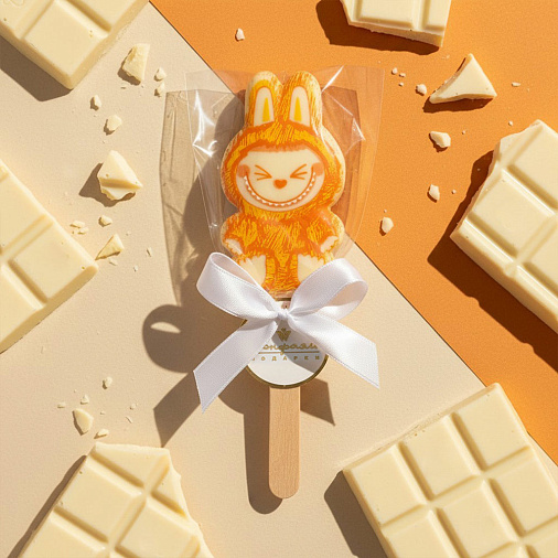 "Лабубушка" шоколад белый на палочке (оранжевый декор)19г