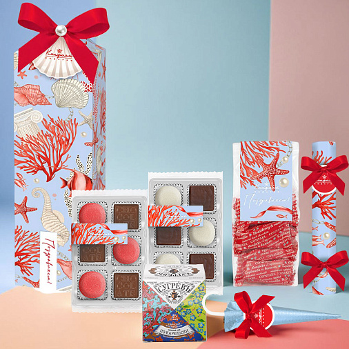 Подарочный набор: шоколадные конфеты, суфле, конфета ручной работы, чай 380г