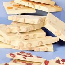 Белый шоколад с орехами и цукатами в ассортименте