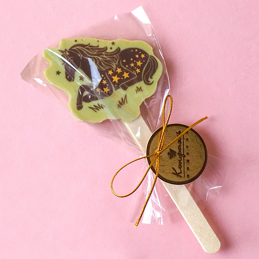 "Символ года 2026" шоколад яблочный на палочке 15г