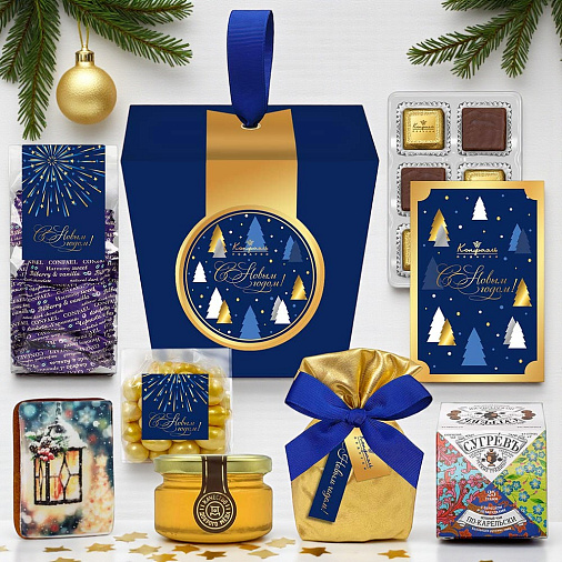 Новогодний набор: конфеты ассорти, мармелад-суфле, драже, пряник, мед, чай 645г