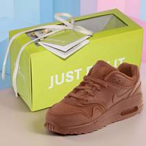 "Кроссовок Nike" скульптура молочный шоколад 