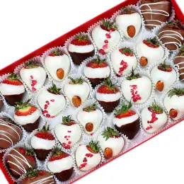 Набор из свежей клубники в шоколаде с декором 1020г